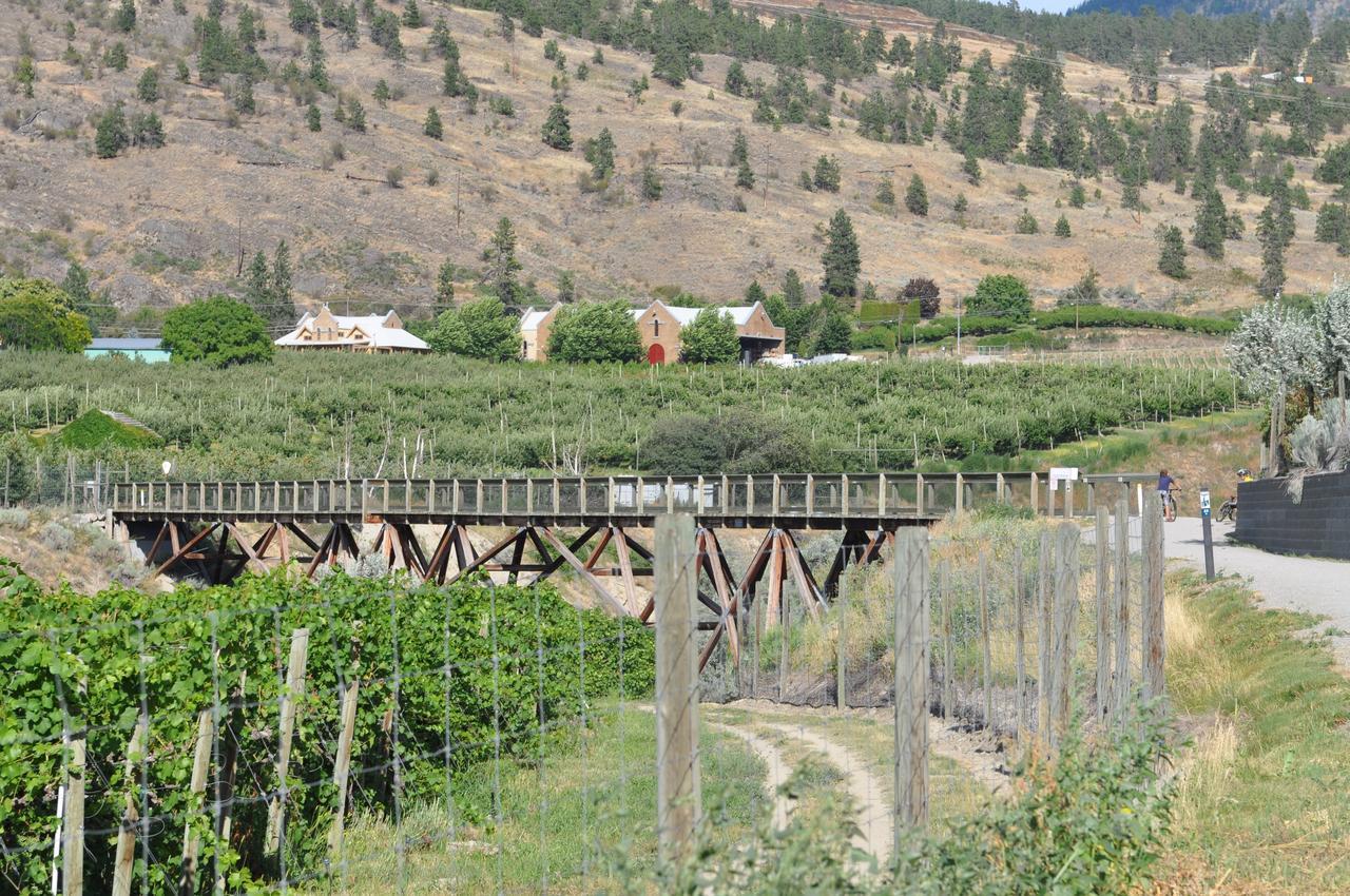 E'Laysa Guesthouse And Vineyard Retreat Penticton Exterior photo