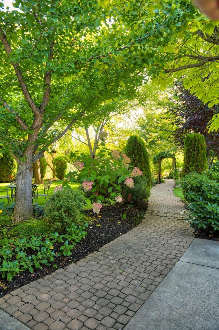 E'Laysa Guesthouse And Vineyard Retreat Penticton Exterior photo